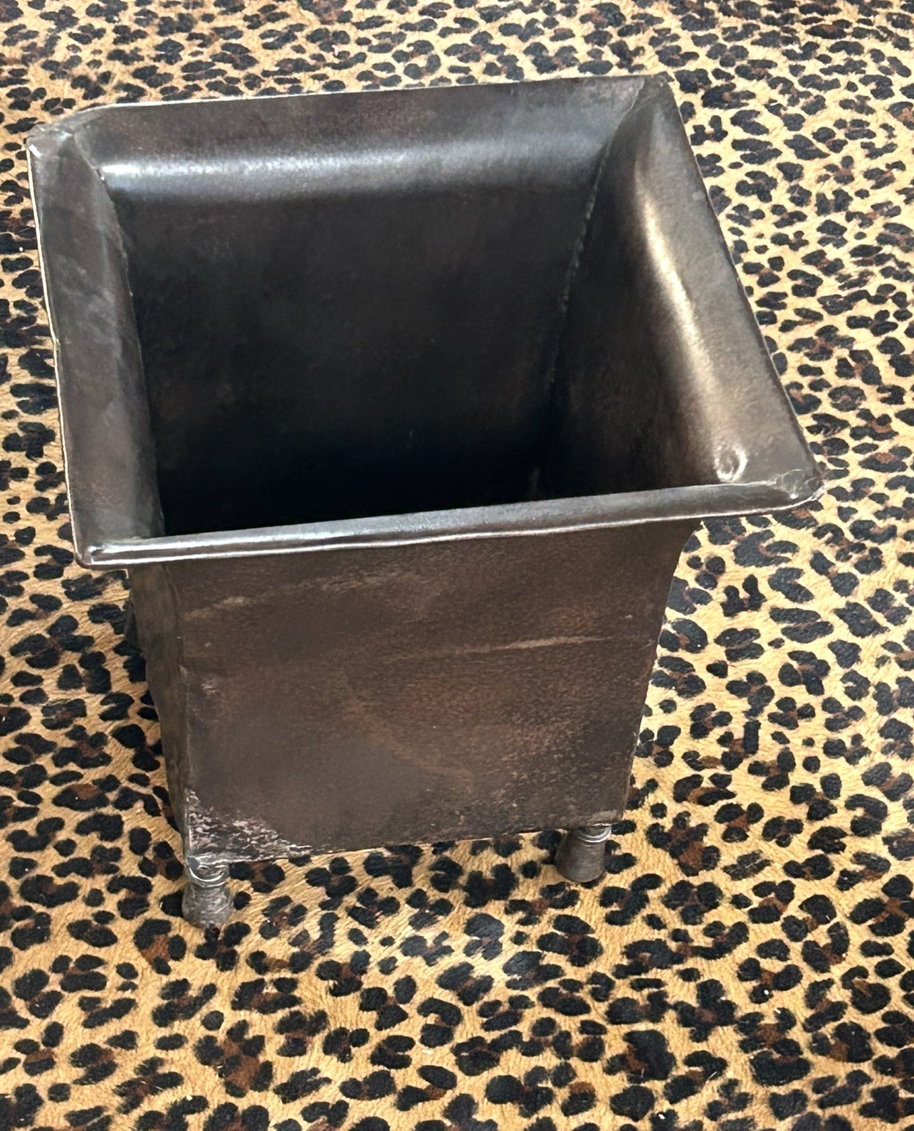 Bronze planter