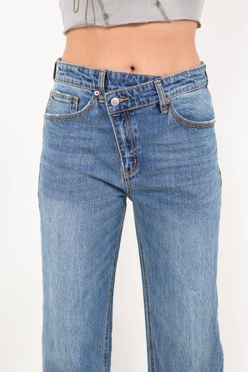 DUAL ACCENT CROSSOVER CUFF DETAILING STRAIGHT LEG JEANS